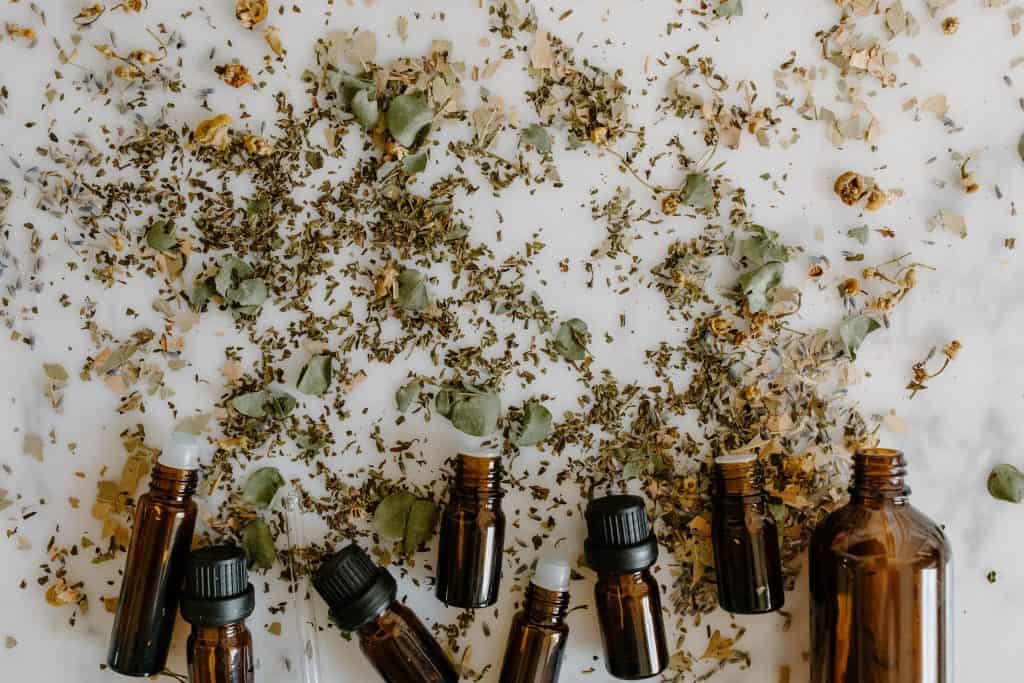 6 Essential Oil Blends You Need To Cozy Your Home Up For Fall